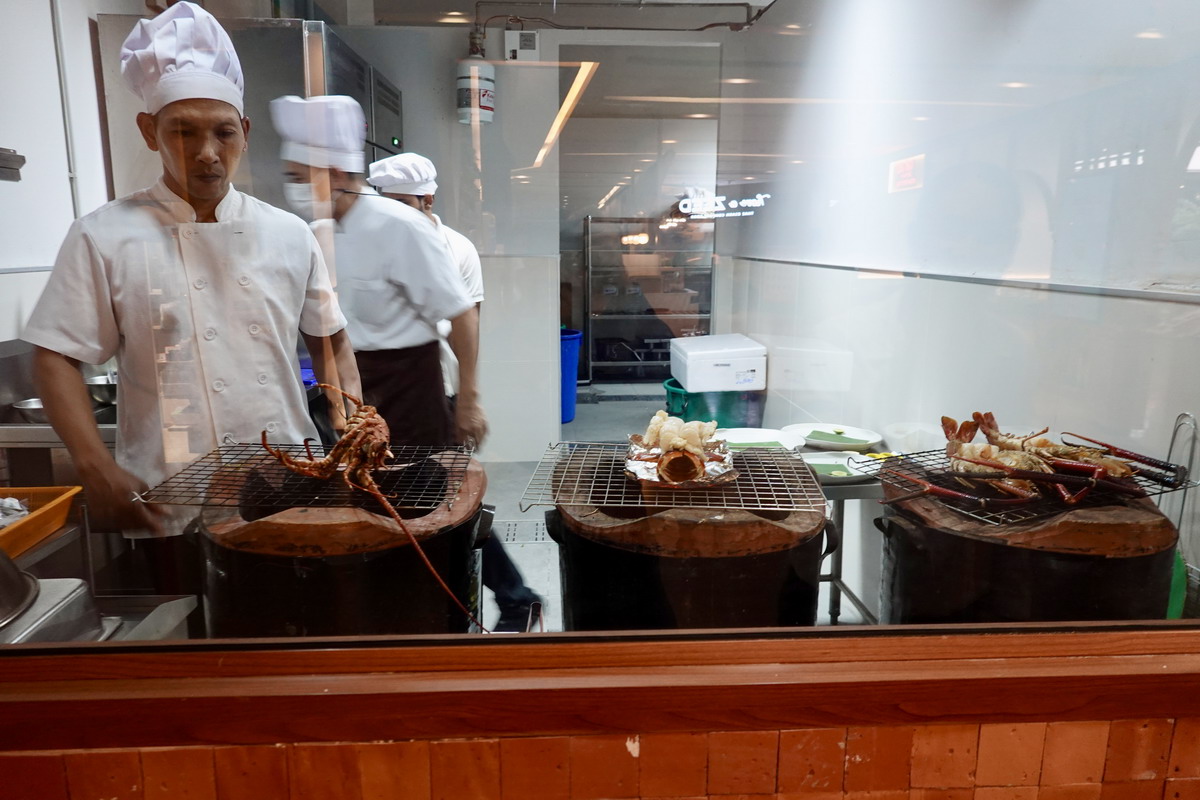 【泰國曼谷美食】上味泰餐廳七隆店 Savoey @Mercury Ville Chidlom 2025：曼谷好吃泰式美食，地點靠近四面佛市中心，交通超便利，炭烤龍蝦、咖哩螃蟹必吃，還有外帶飲料吧 7128