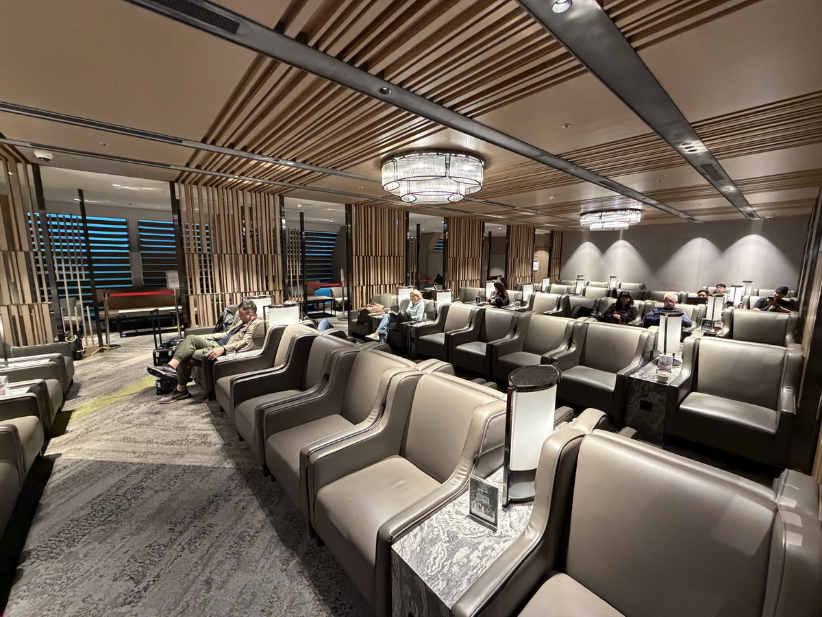 【桃園美食】環亞機場貴賓室（桃園機場第二航廈T2A）Plaza Premium Lounge：出國旅遊就從貴賓室開始，飲食用餐、充電休息，還可以開房間洗澡睡覺！7175