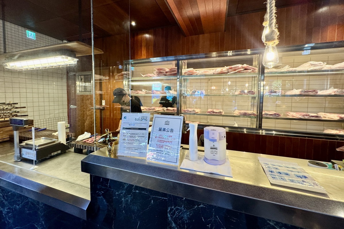 【台北中山站美食】金豬食堂 Gold Pig 2025：韓國燒肉名店來台灣立刻變成預約困難店，原味究好豬直球對決，全程專人代烤，烤豬皮太銷魂 6999