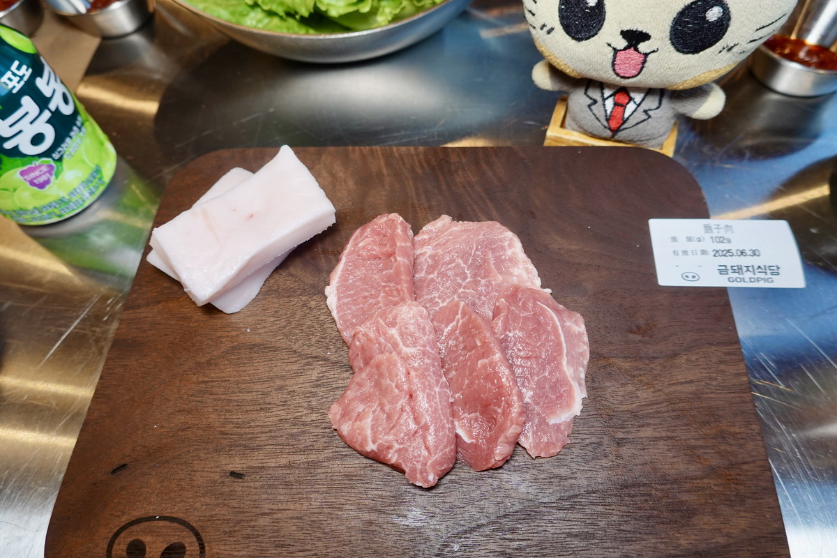 【台北中山站美食】金豬食堂 Gold Pig 2025：韓國燒肉名店來台灣立刻變成預約困難店，原味究好豬直球對決，全程專人代烤，烤豬皮太銷魂 6999