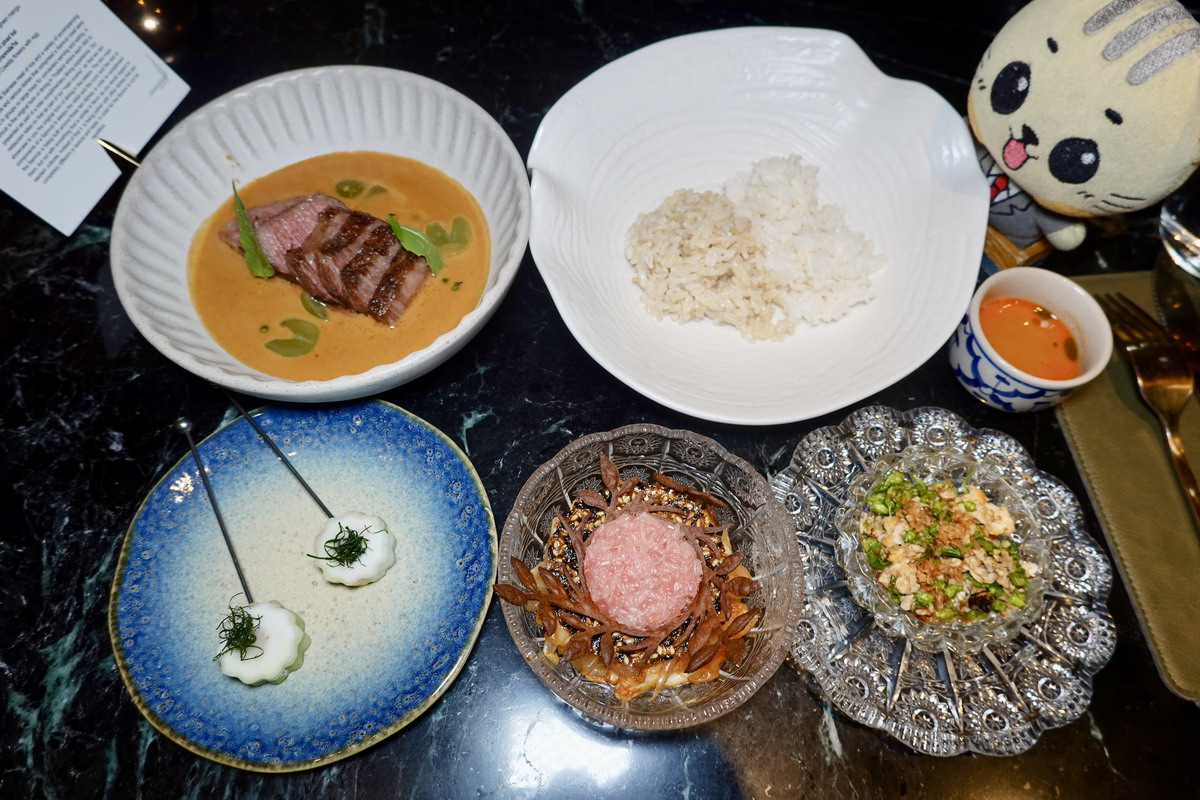 【泰國曼谷美食】外婆的孫子餐廳 Lahnyai 2025:從思念外婆出發,帶來泰國傳統皇室餐點的全新詮釋,是間有溫度、有深度的精緻餐廳,KLOOK就可訂餐 7000 【泰國曼谷美食】外婆的孫子餐廳 Lahnyai 2025:從思念外婆出發,帶來泰國傳統皇室餐點的全新詮釋,是間有溫度、有深度的精緻餐廳,KLOOK就可訂餐 7000