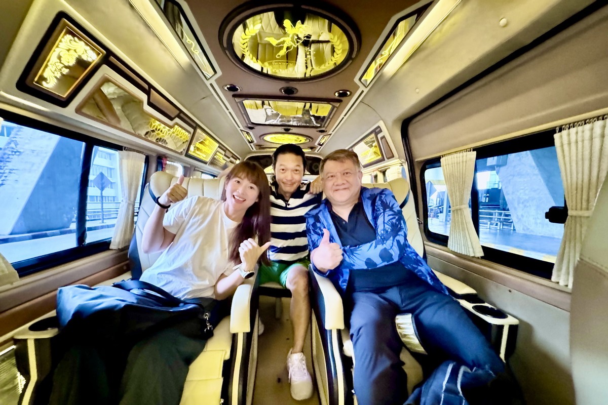 【泰國曼谷旅遊】金剛旅行社機場接送服務 2025：泰國開心的旅遊從這裡開始，車子大又新，還送免費飲水，客服全程掌握客人安全，還有包車旅遊服務 7005 @貓大爺