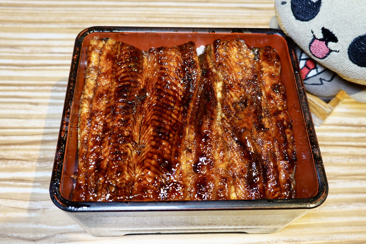 【台北南港展覽館站美食】板前屋炭烤鰻魚飯 2025:台北最值得吃的鰻魚飯,自家養鰻、手工拔刺、傳統碳烤,蒲燒和白燒鰻魚都好吃,最後的職人精神!(土用丑日7/19、7/31)7016 【台北南港展覽館站美食】板前屋炭烤鰻魚飯 2025:台北最值得吃的鰻魚飯,自家養鰻、手工拔刺、傳統碳烤,蒲燒和白燒鰻魚都好吃,最後的職人精神!(土用丑日7/19、7/31)7016
