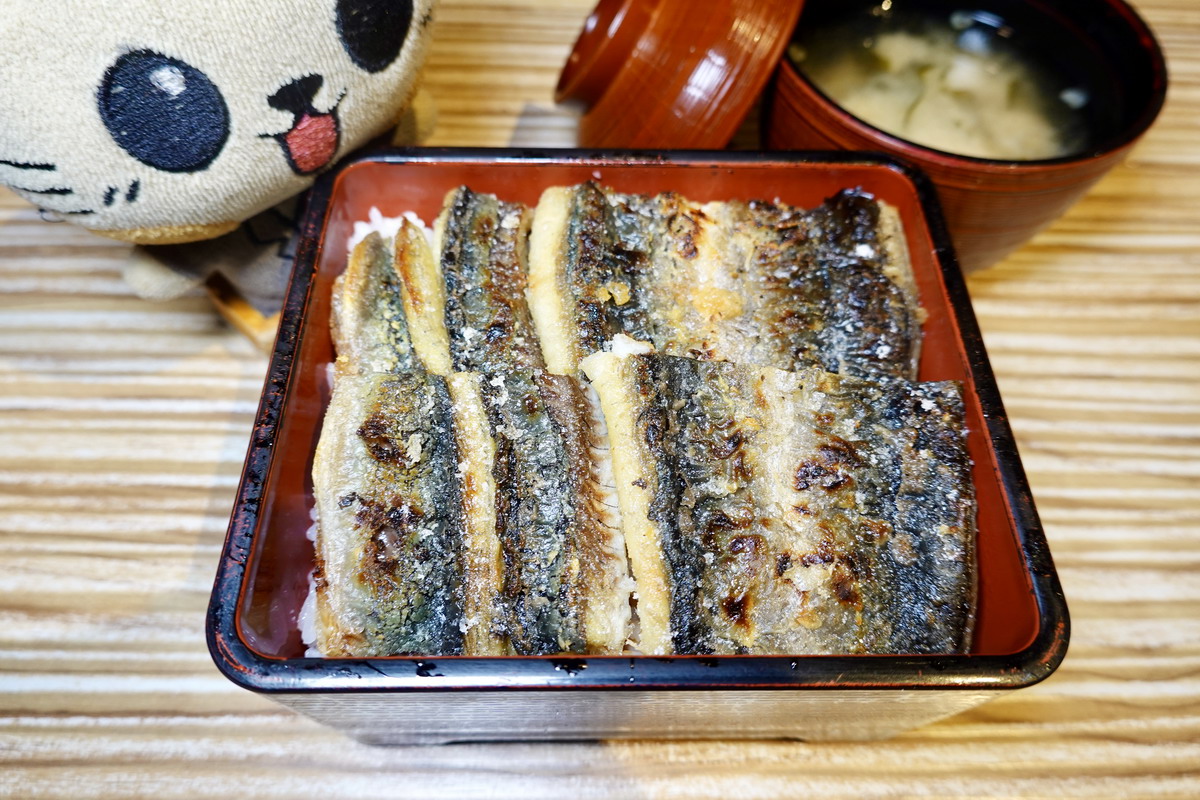 【台北南港展覽館站美食】板前屋炭烤鰻魚飯 2025:台北最值得吃的鰻魚飯,自家養鰻、手工拔刺、傳統碳烤,蒲燒和白燒鰻魚都好吃,最後的職人精神!(土用丑日7/19、7/31)7016 【台北南港展覽館站美食】板前屋炭烤鰻魚飯 2025:台北最值得吃的鰻魚飯,自家養鰻、手工拔刺、傳統碳烤,蒲燒和白燒鰻魚都好吃,最後的職人精神!(土用丑日7/19、7/31)7016