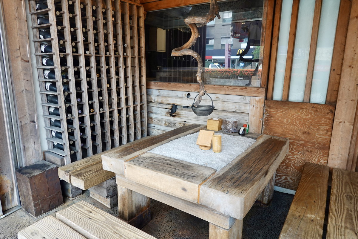 【台北南港展覽館站美食】板前屋炭烤鰻魚飯 2025:台北最值得吃的鰻魚飯,自家養鰻、手工拔刺、傳統碳烤,蒲燒和白燒鰻魚都好吃,最後的職人精神!(土用丑日7/19、7/31)7016 【台北南港展覽館站美食】板前屋炭烤鰻魚飯 2025:台北最值得吃的鰻魚飯,自家養鰻、手工拔刺、傳統碳烤,蒲燒和白燒鰻魚都好吃,最後的職人精神!(土用丑日7/19、7/31)7016