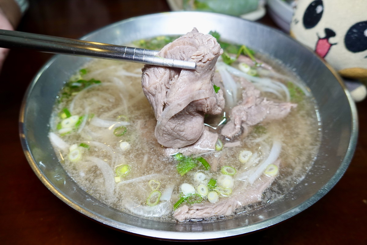 網站近期文章：【台北南京三民站美食】河內河粉 2025：老牌越南河粉的燙牛肉粉嫩，湯頭清香甘甜，平價上班族B級美食 7024