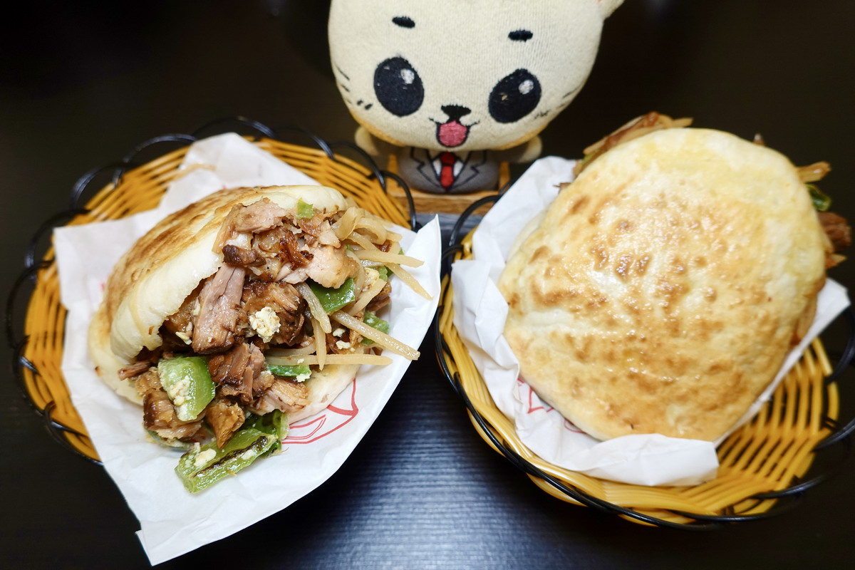 即時熱門文章：【台北西門站美食】徐淮米線館 2025：徐州式肉夾饃好特別啊！乾烙餅皮有彈性又不油膩，配上滿滿肉餡好滿足，徐淮人家另開徐州特色小吃店 7026