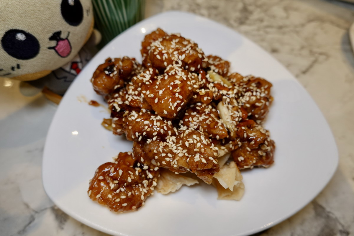 【台北忠孝復興站美食】荷李活茶街:百貨商場裡的港式茶餐廳,逛街購物時用餐休憩好地方,地點很棒,約朋友就來這間 7174 【台北忠孝復興站美食】荷李活茶街:百貨商場裡的港式茶餐廳,逛街購物時用餐休憩好地方,地點很棒,約朋友就來這間 7174