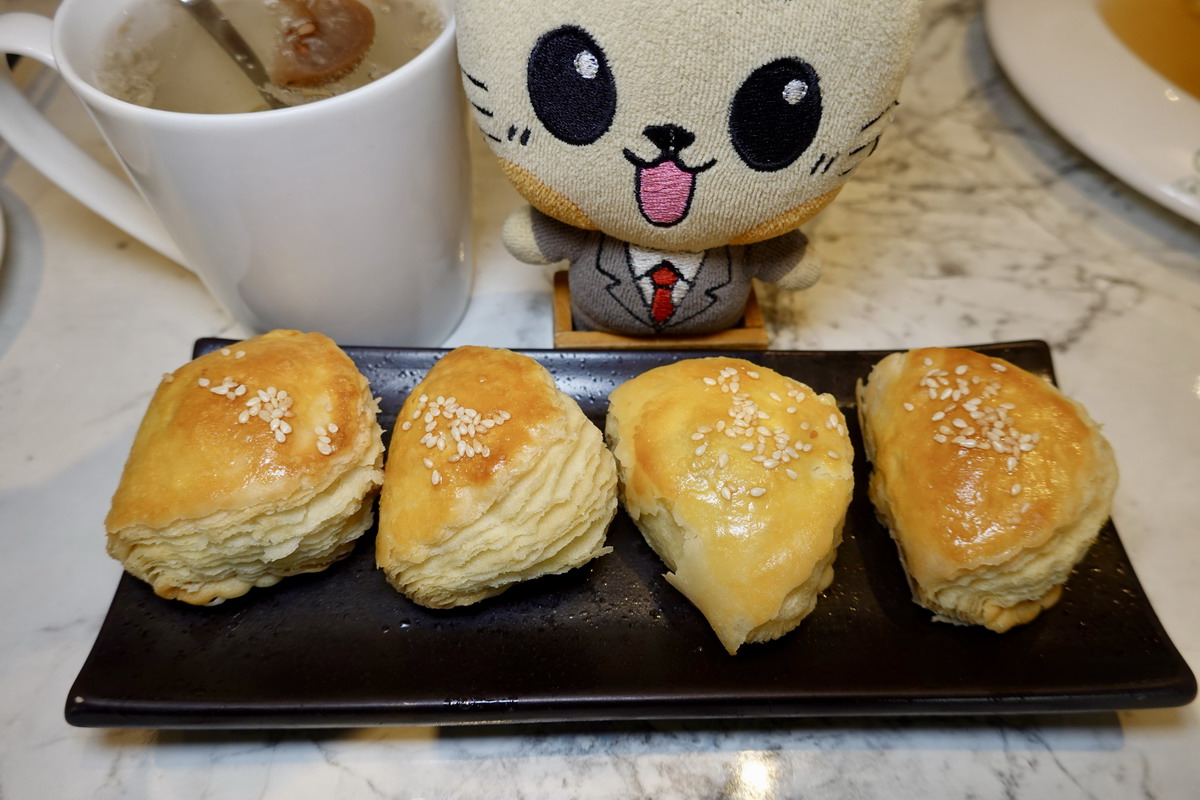 【台北忠孝復興站美食】荷李活茶街:百貨商場裡的港式茶餐廳,逛街購物時用餐休憩好地方,地點很棒,約朋友就來這間 7174 【台北忠孝復興站美食】荷李活茶街:百貨商場裡的港式茶餐廳,逛街購物時用餐休憩好地方,地點很棒,約朋友就來這間 7174