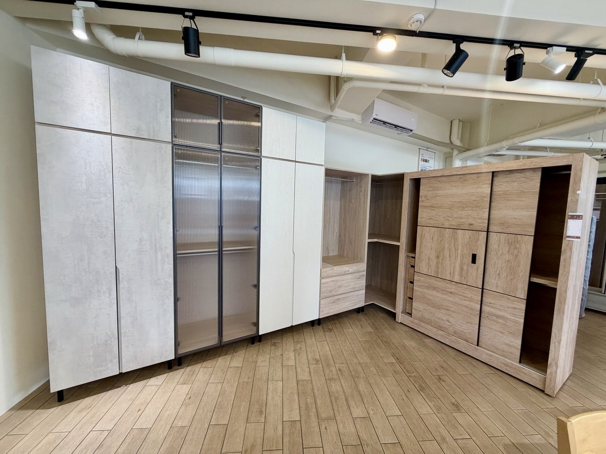 【高雄生活】億家具批發倉庫高雄門市：小資也可以有溫暖舒適的家，這家家具行款式多還可以客製，價錢合理，輕鬆擁有，特別適合小坪數家庭