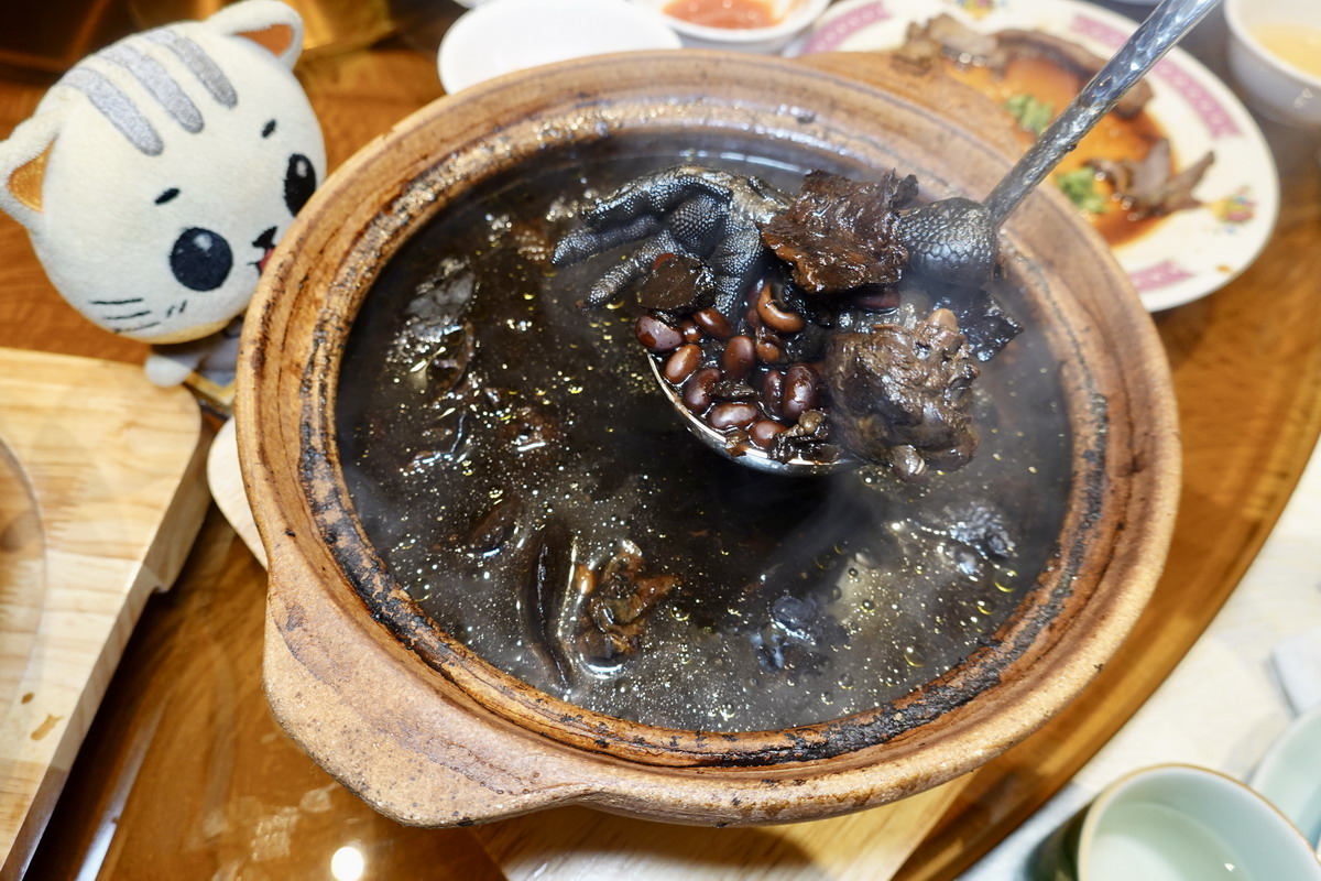 【台北民權西路站美食】永豐號潮州菜 2025：台灣少見的潮州汕頭菜，帶來道地滷水、砂鍋粥、沙茶火鍋、蠔烙、絲瓜烙等好菜，是聚餐口袋新名單 7030