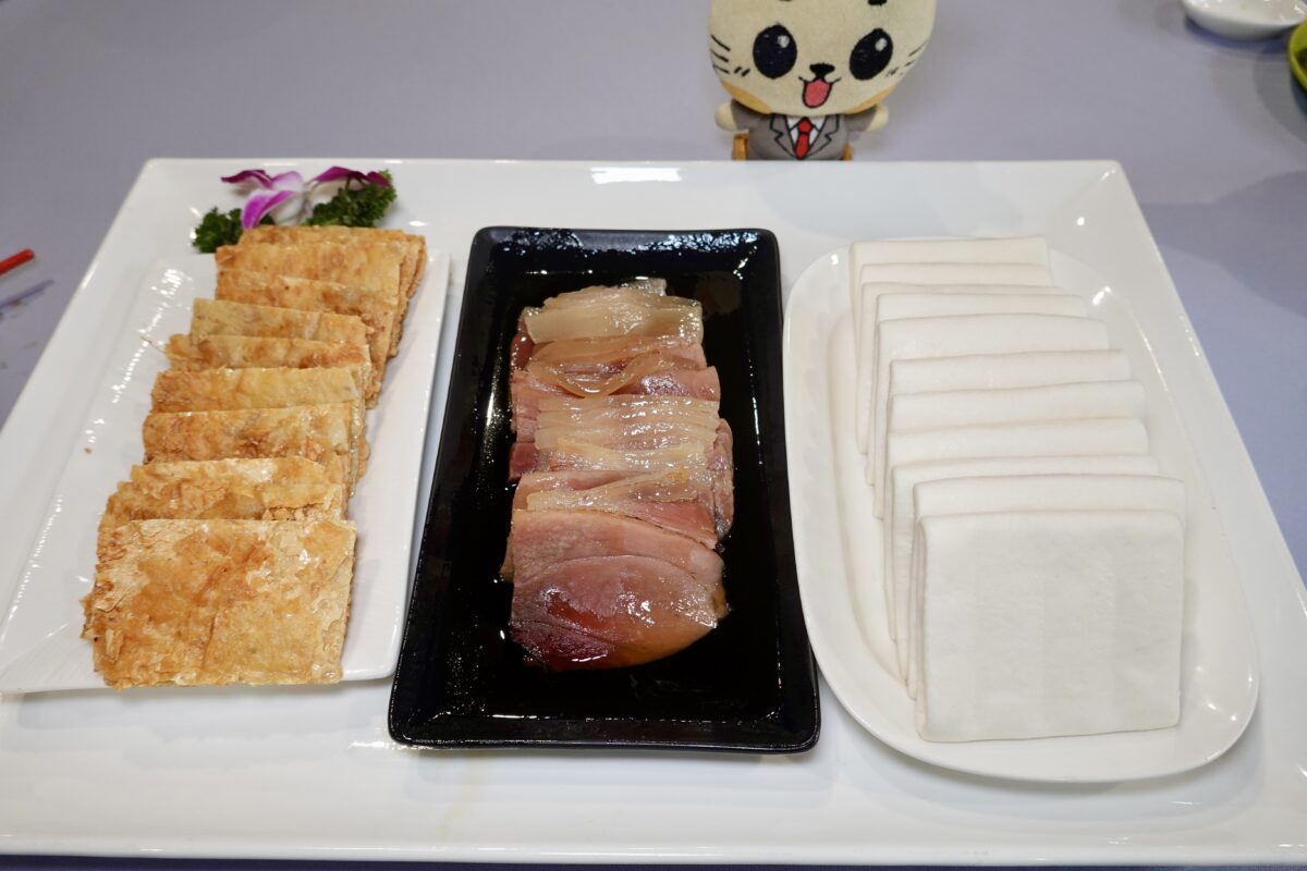 【台北中山站美食】長春亰華海鮮餐廳 2025：櫻桃烤鴨三吃+龍蝦+生猛海鮮都吃得到，經濟實惠的聚餐餐廳 7036