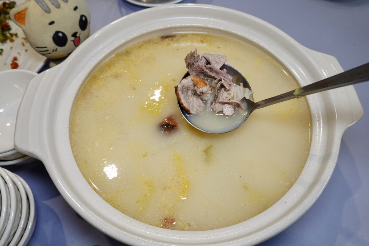 【台北中山站美食】長春亰華海鮮餐廳 2025：櫻桃烤鴨三吃+龍蝦+生猛海鮮都吃得到，經濟實惠的聚餐餐廳 7036