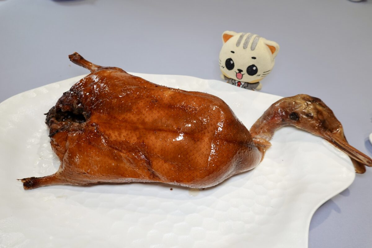 【台北中山站美食】長春亰華海鮮餐廳 2025：櫻桃烤鴨三吃+龍蝦+生猛海鮮都吃得到，經濟實惠的聚餐餐廳 7036