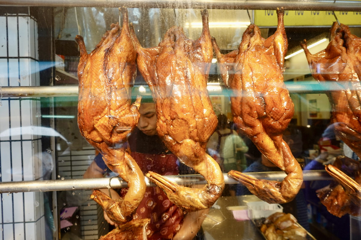 【台北小巨蛋站美食】香港陳記燒臘便當 2025：中崙市場商圈的老牌燒臘便當店，餐點美味，價錢平易近人，用餐時間大排隊 7037