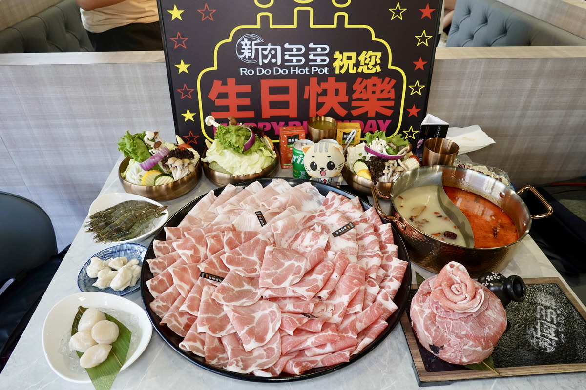 網站近期文章：【台北忠孝敦化站美食】新•肉多多火鍋 2025：澎湃肉盤的豐盛火鍋，東區聚餐慶生首選，專人為你剝蝦，咖啡飲料及霜淇淋吃到飽