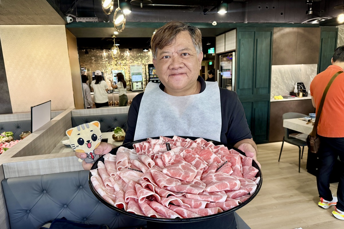 【台北忠孝敦化站美食】新•肉多多火鍋 2025:澎湃肉盤的高質感豐盛火鍋,東區聚餐慶生首選,專人為你剝蝦,咖啡飲料及霜淇淋吃到飽 【台北忠孝敦化站美食】新•肉多多火鍋 2025:澎湃肉盤的高質感豐盛火鍋,東區聚餐慶生首選,專人為你剝蝦,咖啡飲料及霜淇淋吃到飽