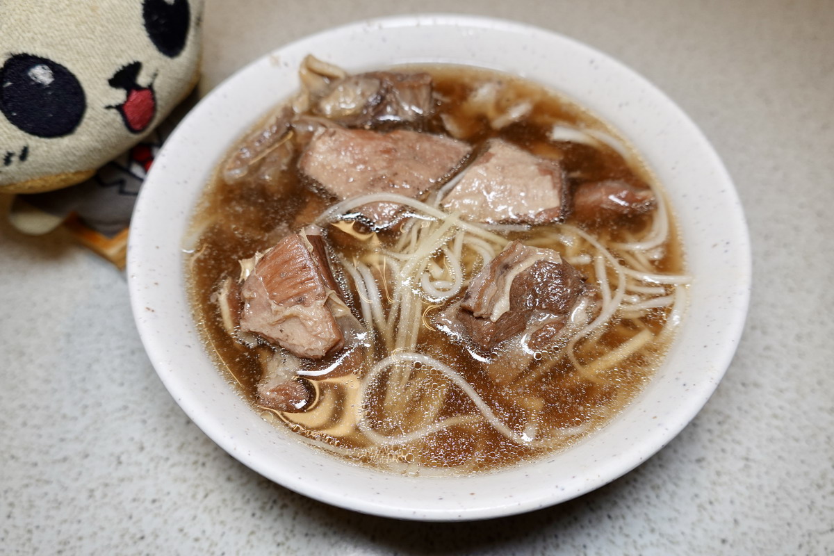 【新北市新店區七張站美食】賴岡山羊肉 2025：米其林必比登，新店知名羊肉宵夜店，藥膳羊肉清鮮味美不羶不油膩，配碗滷肉飯很滿足 7051