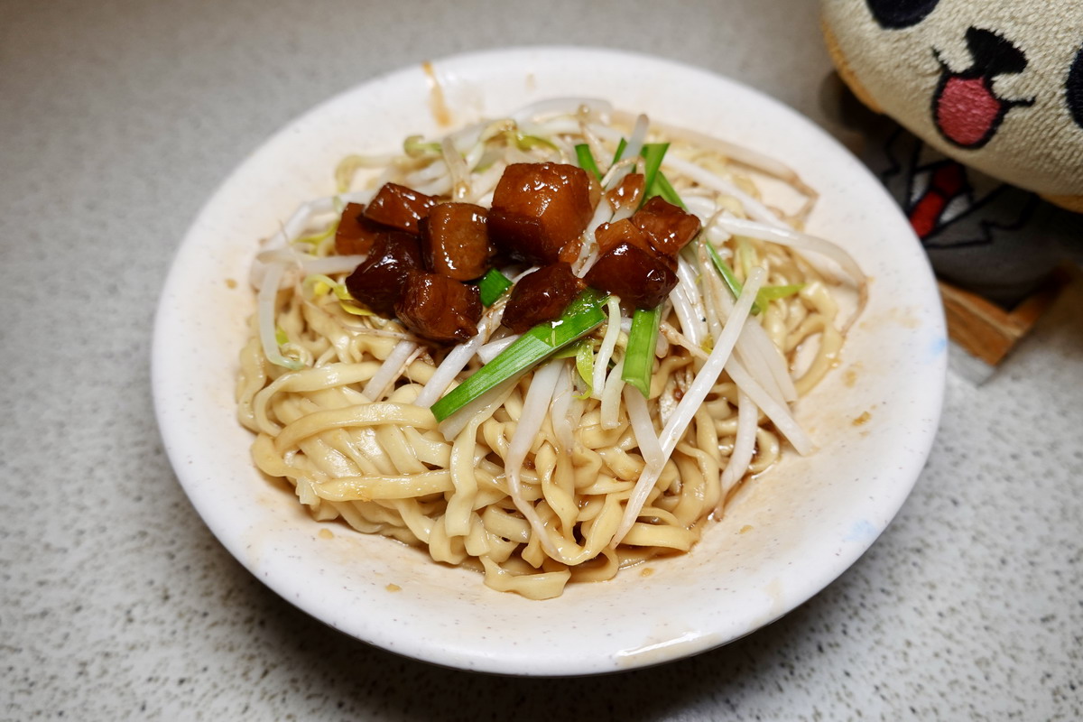 【新北市新店區七張站美食】賴岡山羊肉 2025：米其林必比登，新店知名羊肉宵夜店，藥膳羊肉清鮮味美不羶不油膩，配碗滷肉飯很滿足 7051