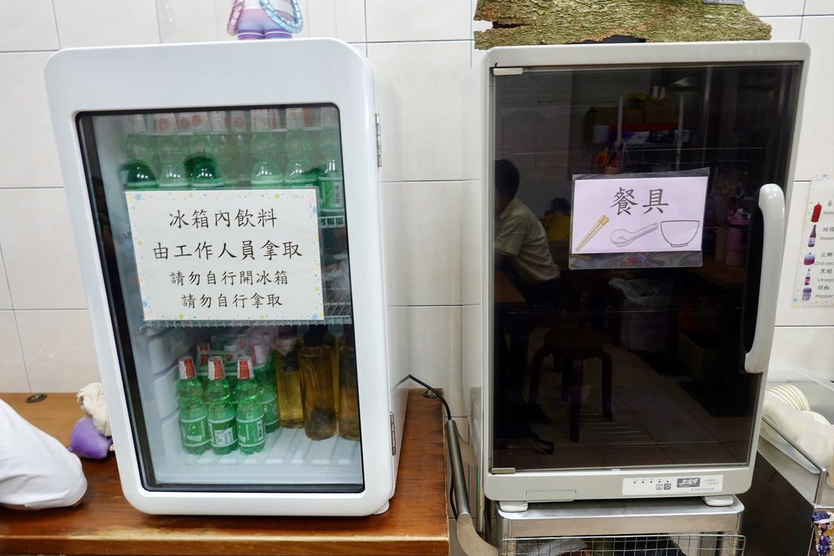 【高雄三民區前金站美食】侯記鴨肉飯 2025:米其林必比登,飄香40多年老牌在地店家,鴨肉飯和當歸鴨都有口碑,用餐時間大排隊 7053 【高雄三民區前金站美食】侯記鴨肉飯 2025:米其林必比登,飄香40多年老牌在地店家,鴨肉飯和當歸鴨都有口碑,用餐時間大排隊 7053