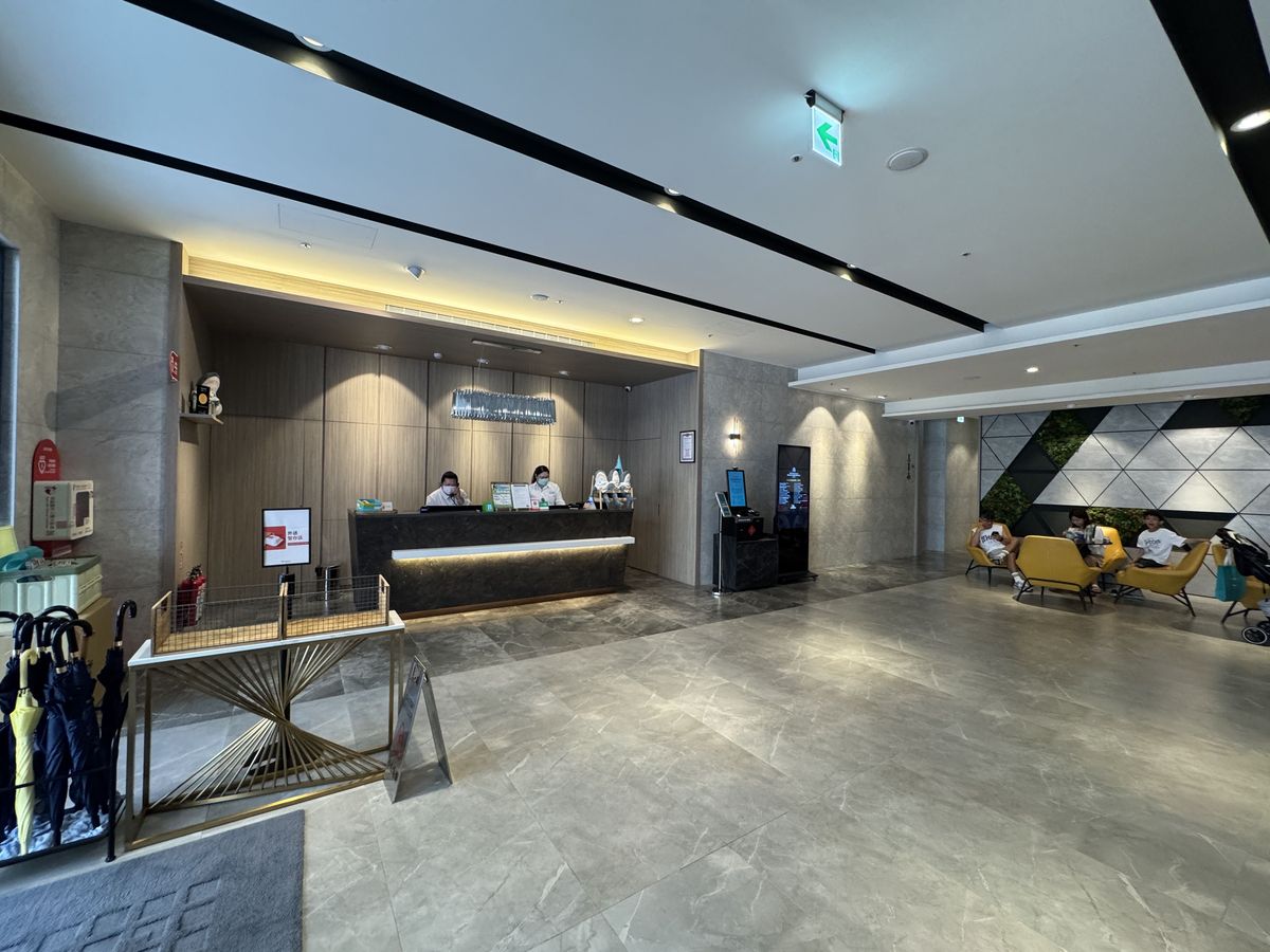 【高雄市旅遊】高雄福容徠旅 Fullon-poshtels Kaohsiung 2025:好酷的IKEA主題房,與鯊鯊共享度假時光!去高雄聽演唱會就住這間酒店吧!飯店新穎、房間寬大、離捷運站近、週邊多美食、靠近六合夜市、還有飲料點心吃到飽 7054 【高雄市旅遊】高雄福容徠旅 Fullon-poshtels Kaohsiung 2025:好酷的IKEA主題房,與鯊鯊共享度假時光!去高雄聽演唱會就住這間酒店吧!飯店新穎、房間寬大、離捷運站近、週邊多美食、靠近六合夜市、還有飲料點心吃到飽 7054