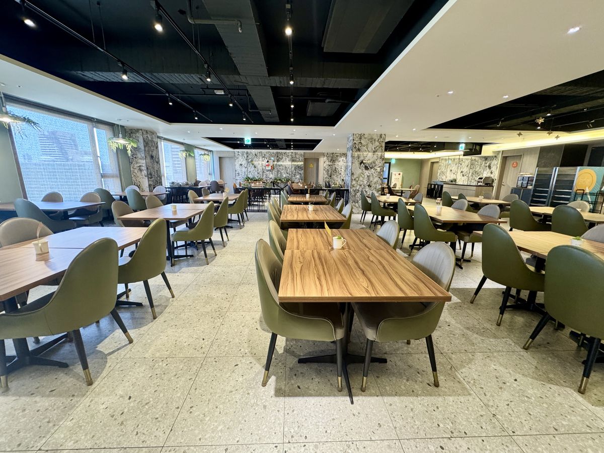 【高雄市旅遊】高雄福容徠旅 Fullon-poshtels Kaohsiung 2025:好酷的IKEA主題房,與鯊鯊共享度假時光!去高雄聽演唱會就住這間酒店吧!飯店新穎、房間寬大、離捷運站近、週邊多美食、靠近六合夜市、還有飲料點心吃到飽 7054 【高雄市旅遊】高雄福容徠旅 Fullon-poshtels Kaohsiung 2025:好酷的IKEA主題房,與鯊鯊共享度假時光!去高雄聽演唱會就住這間酒店吧!飯店新穎、房間寬大、離捷運站近、週邊多美食、靠近六合夜市、還有飲料點心吃到飽 7054