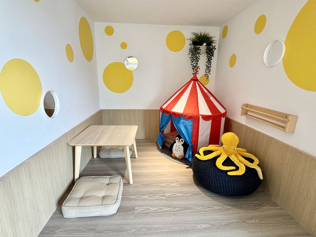 【高雄市旅遊】高雄福容徠旅 Fullon-poshtels Kaohsiung 2025:好酷的IKEA主題房,與鯊鯊共享度假時光!去高雄聽演唱會就住這間酒店吧!飯店新穎、房間寬大、離捷運站近、週邊多美食、靠近六合夜市、還有飲料點心吃到飽 7054 【高雄市旅遊】高雄福容徠旅 Fullon-poshtels Kaohsiung 2025:好酷的IKEA主題房,與鯊鯊共享度假時光!去高雄聽演唱會就住這間酒店吧!飯店新穎、房間寬大、離捷運站近、週邊多美食、靠近六合夜市、還有飲料點心吃到飽 7054