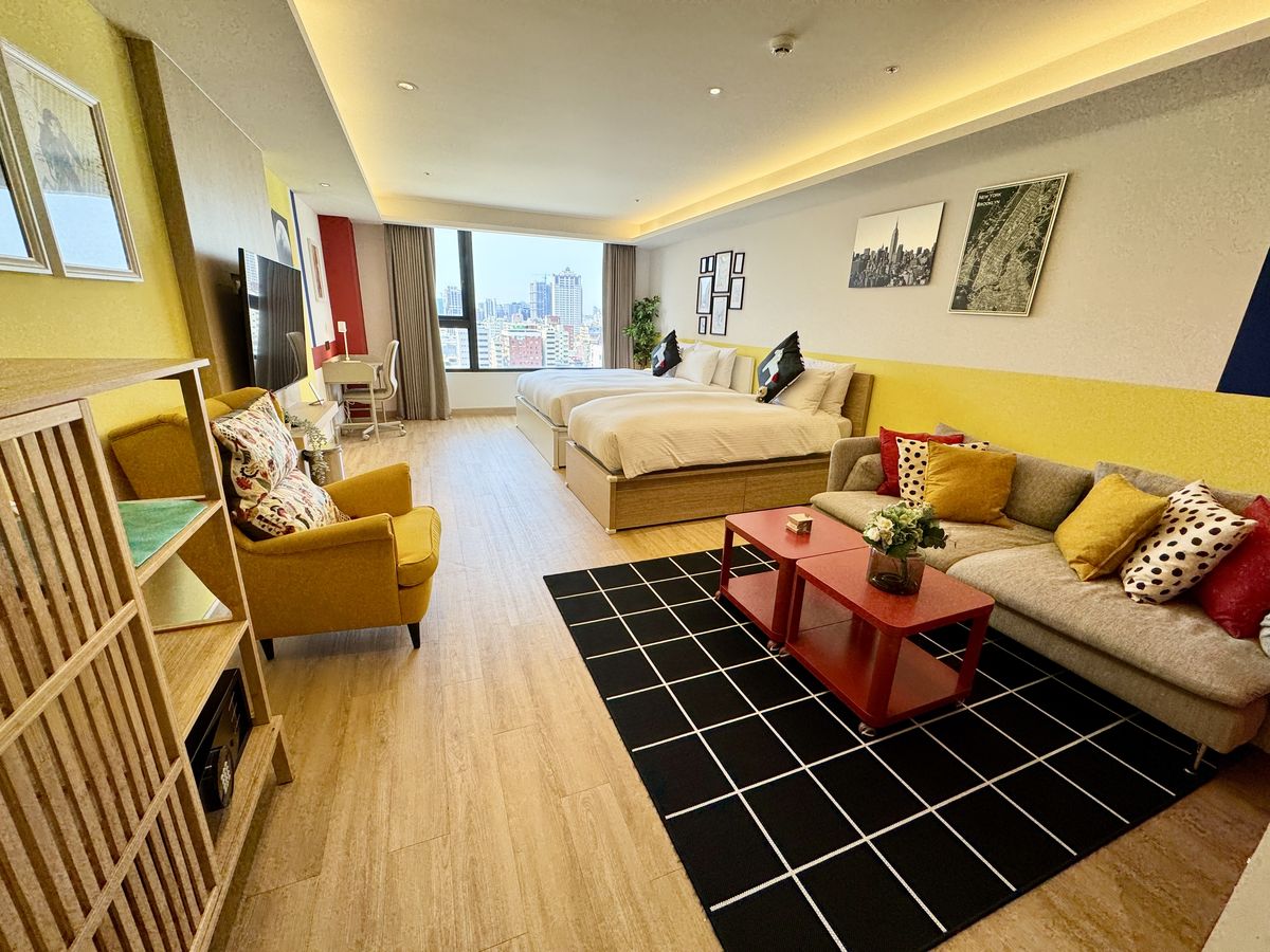 【高雄市旅遊】高雄福容徠旅 Fullon-poshtels Kaohsiung 2025:好酷的IKEA主題房,與鯊鯊共享度假時光!去高雄聽演唱會就住這間酒店吧!飯店新穎、房間寬大、離捷運站近、週邊多美食、靠近六合夜市、還有飲料點心吃到飽 7054 【高雄市旅遊】高雄福容徠旅 Fullon-poshtels Kaohsiung 2025:好酷的IKEA主題房,與鯊鯊共享度假時光!去高雄聽演唱會就住這間酒店吧!飯店新穎、房間寬大、離捷運站近、週邊多美食、靠近六合夜市、還有飲料點心吃到飽 7054