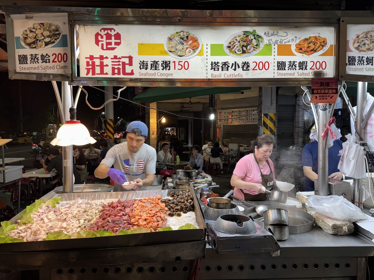 【高雄市旅遊】高雄福容徠旅 Fullon-poshtels Kaohsiung 2025:好酷的IKEA主題房,與鯊鯊共享度假時光!去高雄聽演唱會就住這間酒店吧!飯店新穎、房間寬大、離捷運站近、週邊多美食、靠近六合夜市、還有飲料點心吃到飽 7054 【高雄市旅遊】高雄福容徠旅 Fullon-poshtels Kaohsiung 2025:好酷的IKEA主題房,與鯊鯊共享度假時光!去高雄聽演唱會就住這間酒店吧!飯店新穎、房間寬大、離捷運站近、週邊多美食、靠近六合夜市、還有飲料點心吃到飽 7054