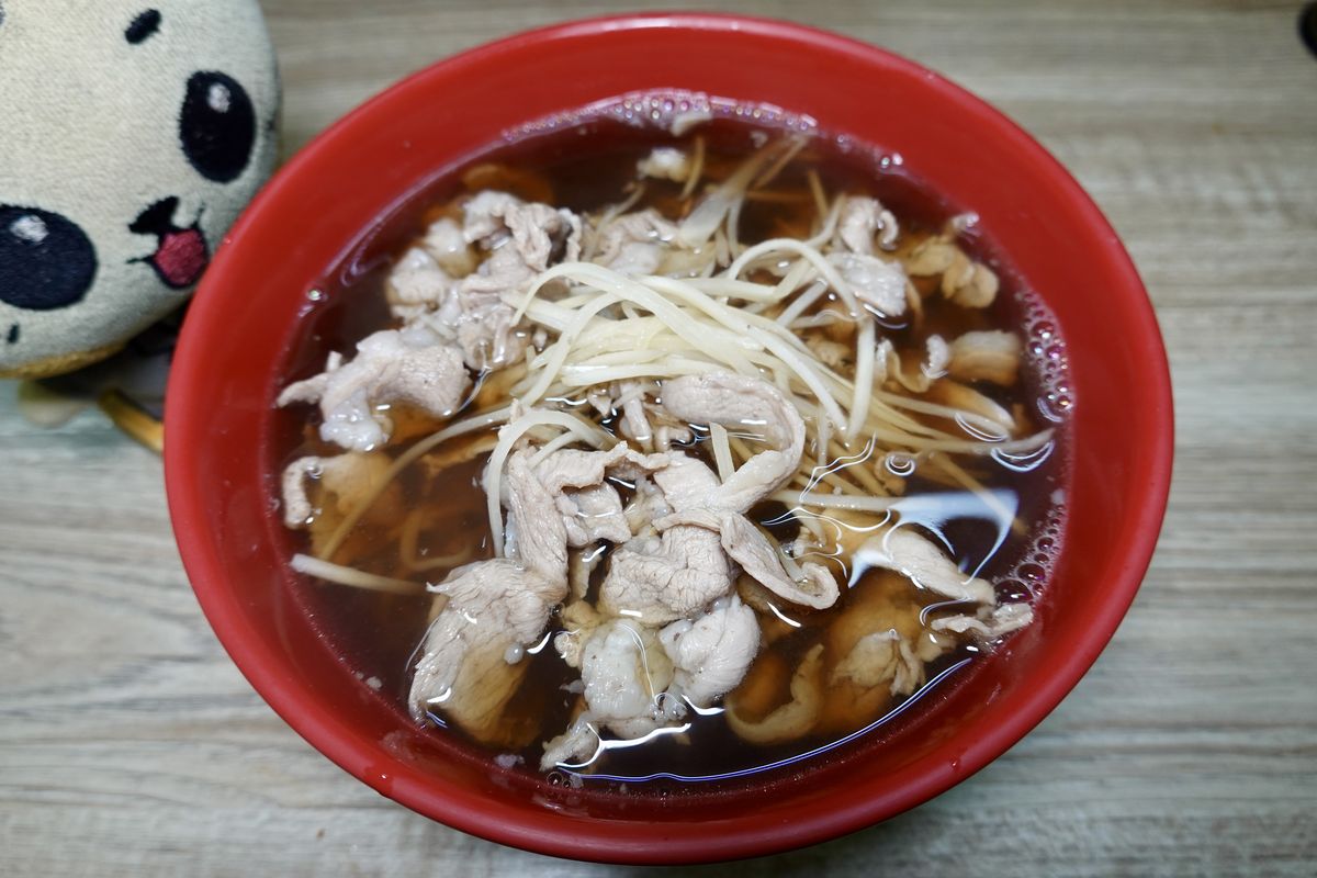 【新北市板橋區新埔站美食】大碗公當歸羊肉 2025:米其林必比登,清甜當歸羊肉湯,搭配黑金滷肉飯,小巷內的人氣排隊店 7056 【新北市板橋區新埔站美食】大碗公當歸羊肉 2025:米其林必比登,清甜當歸羊肉湯,搭配黑金滷肉飯,小巷內的人氣排隊店 7056