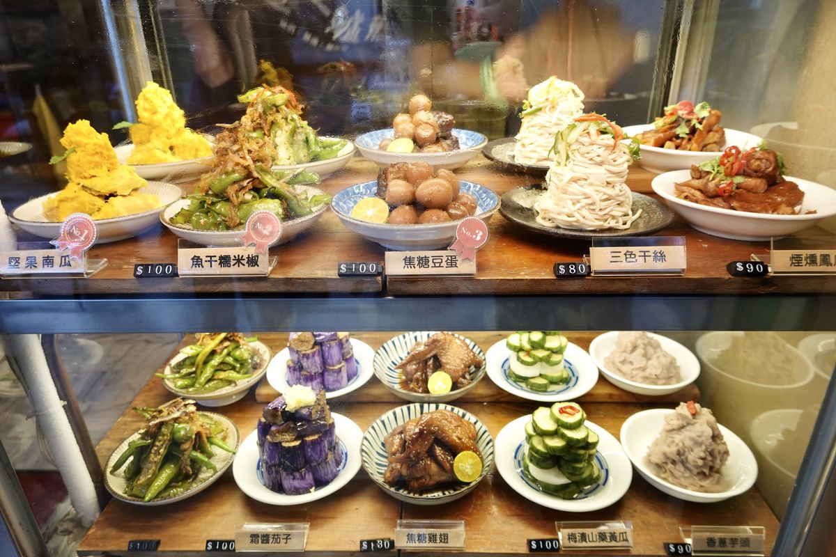 【新北市新店區新店市公所站美食】超人鱸魚 2025:米其林必比登,熱賣20多年鮮美滋補鱸魚湯,更棒的是滷肉飯和乾拌麵,高質感的小菜讓人食慾大開 7057 【新北市新店區新店市公所站美食】超人鱸魚 2025:米其林必比登,熱賣20多年鮮美滋補鱸魚湯,更棒的是滷肉飯和乾拌麵,高質感的小菜讓人食慾大開 7057