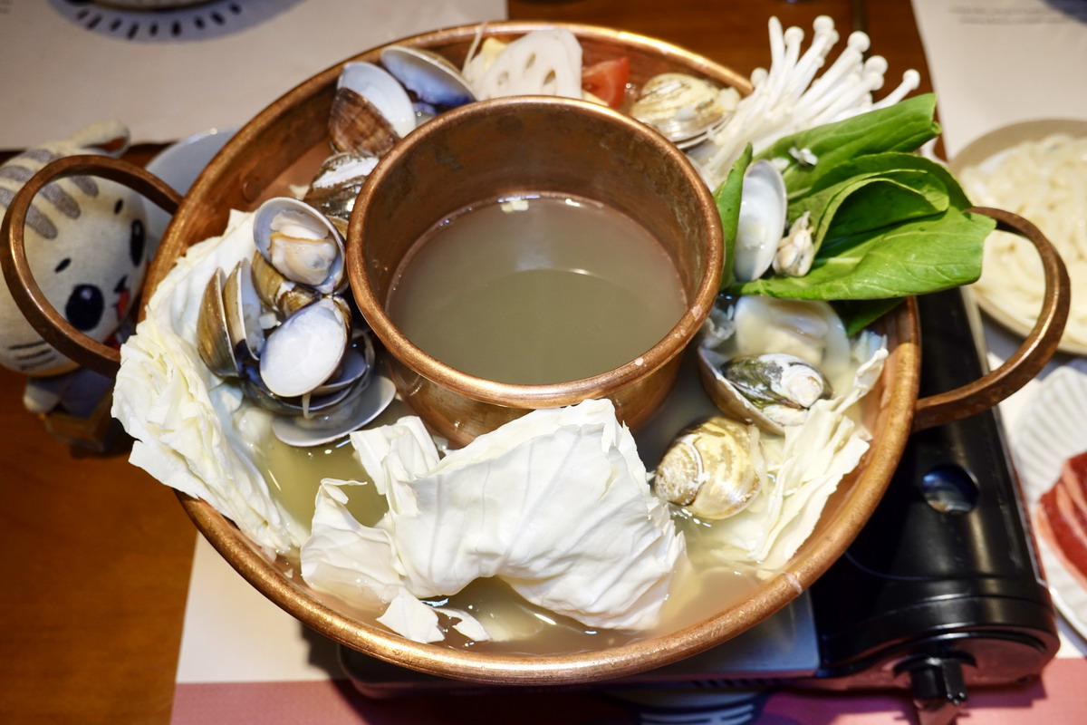 網站近期文章：【台北西門站美食】好食圓滿 2025：藝人李易推薦的小火鍋，麻辣鴨血必吃，西門町舒適的用餐環境，逛街看電影都可以來用餐 70