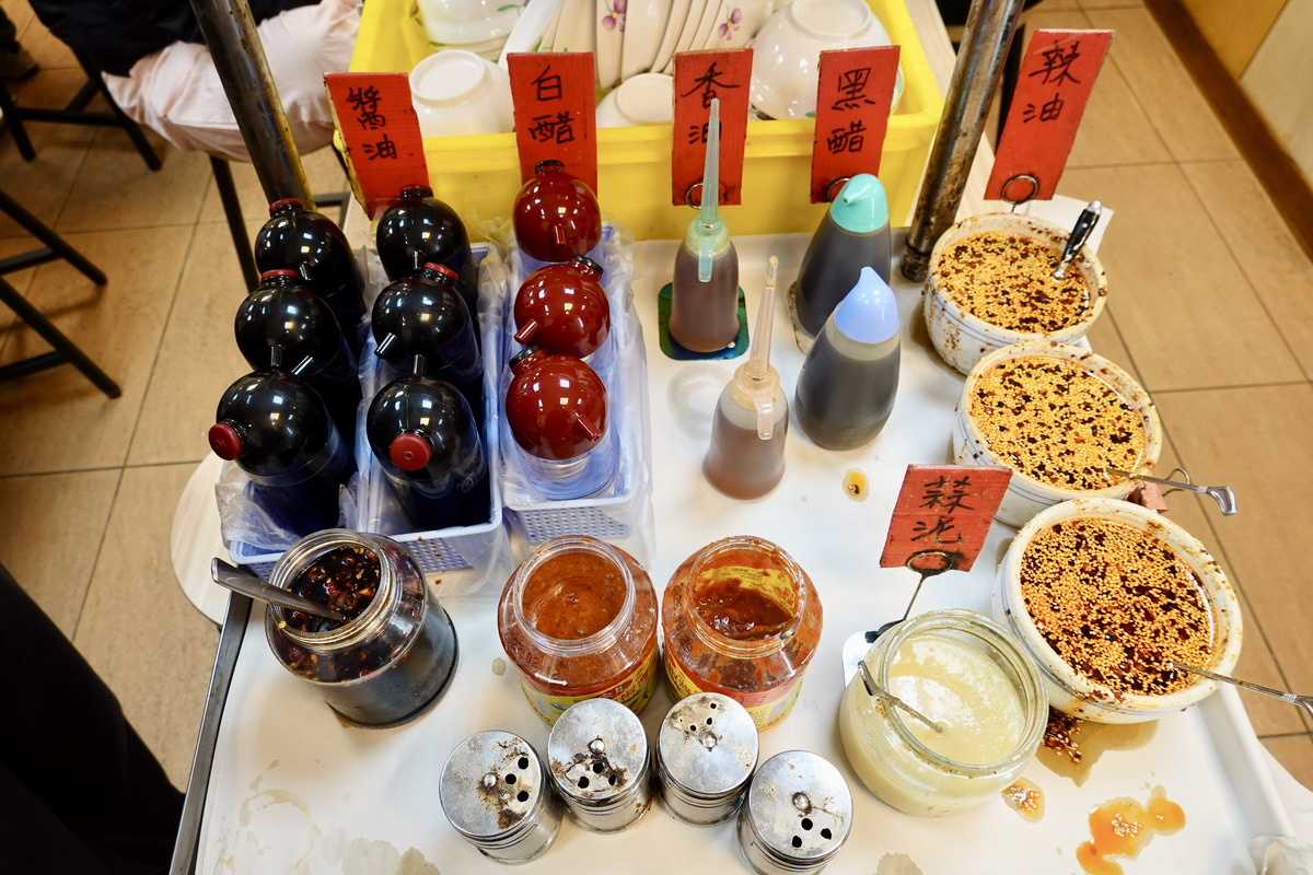 【台北中山站美食】福大蒸餃館 2026：巷子裡的高CP值美味小館，觀光客也知道，豬肉蒸餃配酸辣湯來一套 7219