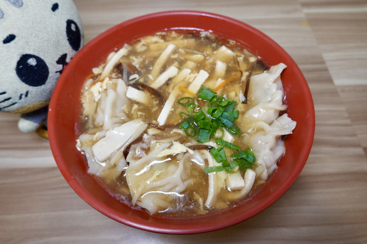 【台北中山站美食】福大蒸餃館 2026：巷子裡的高CP值美味小館，觀光客也知道，豬肉蒸餃配酸辣湯來一套 7219