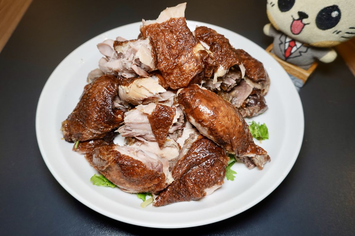 【新北市淡水區美食】徐淮米線館（淡水店）2025：徐州式肉夾饃風味獨特，還有山東燒雞、牛肉米線、羊肉拉麵及別家吃不到的饊子，來吃個與眾不同的館子吧 7074