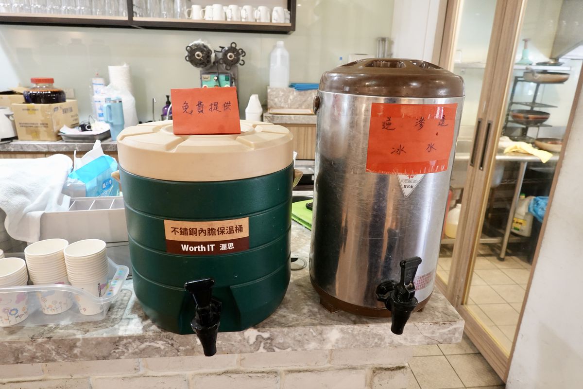 【新北市淡水區美食】徐淮米線館（淡水店）2025：徐州式肉夾饃風味獨特，還有山東燒雞、牛肉米線、羊肉拉麵及別家吃不到的饊子，來吃個與眾不同的館子吧 7074