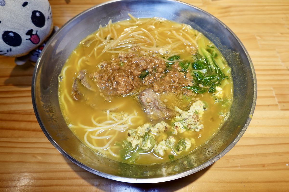 【新北市淡水區美食】徐淮米線館（淡水店）2025：徐州式肉夾饃風味獨特，還有山東燒雞、牛肉米線、羊肉拉麵及別家吃不到的饊子，來吃個與眾不同的館子吧 7074