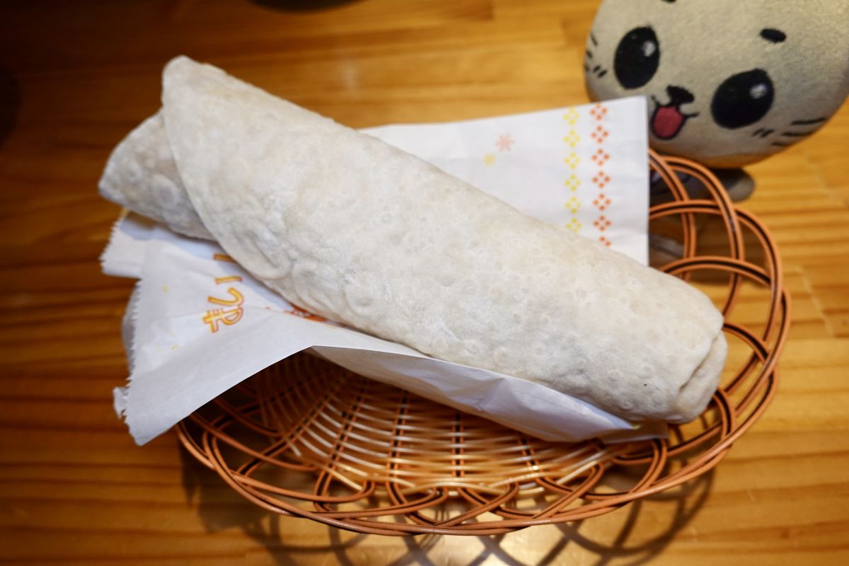 【新北市淡水區美食】徐淮米線館（淡水店）2025：徐州式肉夾饃風味獨特，還有山東燒雞、牛肉米線、羊肉拉麵及別家吃不到的饊子，來吃個與眾不同的館子吧 7074
