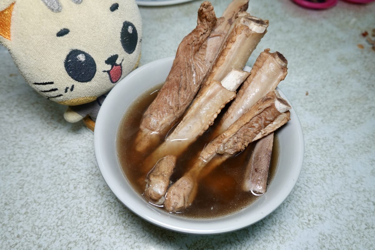 【新北市板橋區美食】葉家藥燉排骨 2025:米其林必比登新入榜,排隊藥燉排骨、當歸羊肉,但魯肉飯才是必吃!一直開到半夜1點,夜貓宵夜店 7077 【新北市板橋區美食】葉家藥燉排骨 2025:米其林必比登新入榜,排隊藥燉排骨、當歸羊肉,但魯肉飯才是必吃!一直開到半夜1點,夜貓宵夜店 7077
