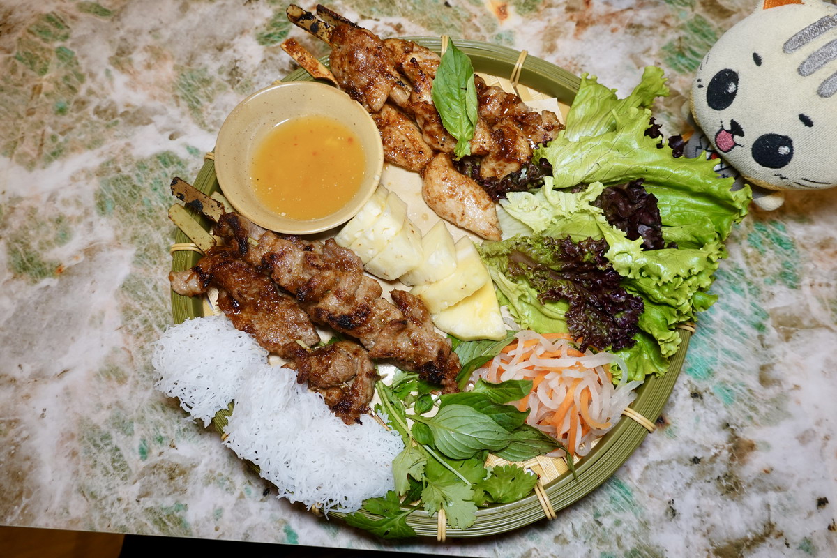 【台北劍南站美食】越越・新越南料理 2025：新開幕！美味豐盛越南美食，終於不再是越南小吃店了！越南法式空間優雅怡人，聚餐熱門新名單 7081