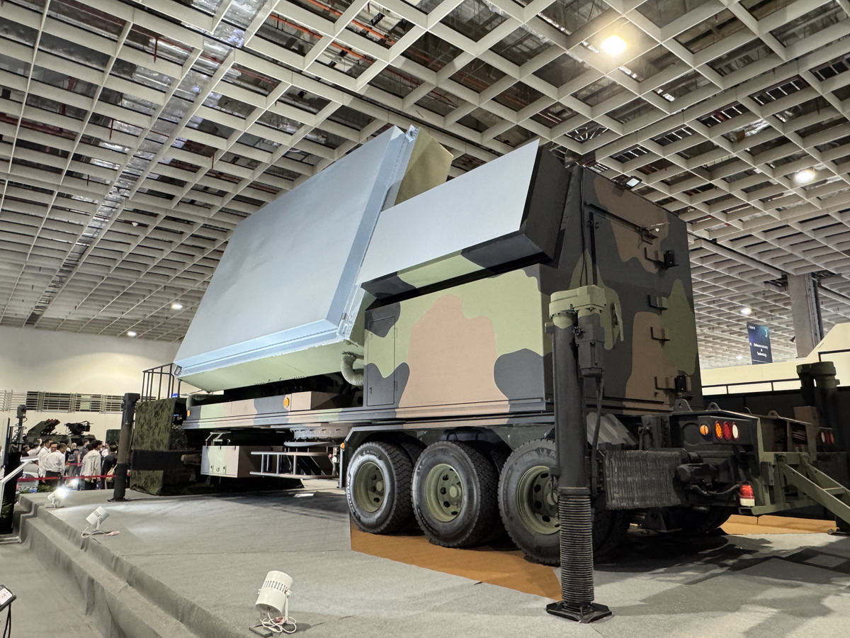 【軍事展覽】台北國際航太暨國防工業展 TADTE 2025：M1A2T戰車、HIMARS海馬斯火箭車、強弓戰術導彈、無人機、無人艇，近年最精彩的國防展 7083