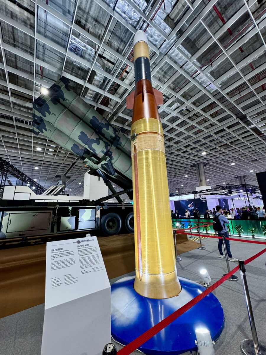 【軍事展覽】台北國際航太暨國防工業展 TADTE 2025：M1A2T戰車、HIMARS海馬斯火箭車、強弓戰術導彈、無人機、無人艇，近年最精彩的國防展 7083
