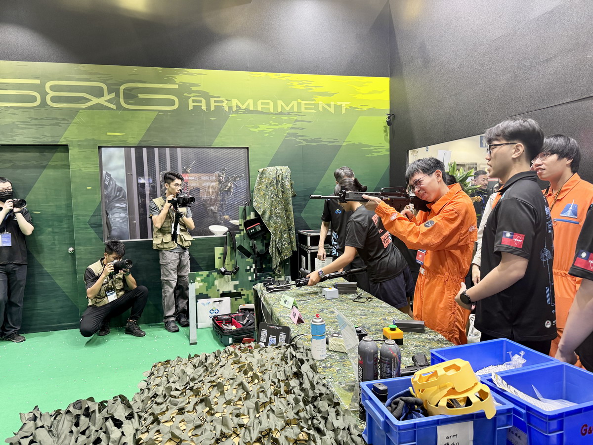 【軍事展覽】台北國際航太暨國防工業展 TADTE 2025：M1A2T戰車、HIMARS海馬斯火箭車、強弓戰術導彈、無人機、無人艇，近年最精彩的國防展 7083