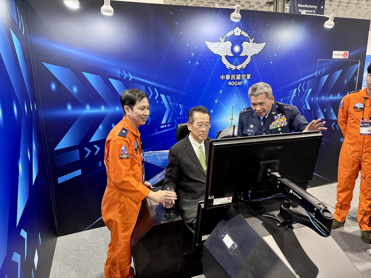 【軍事展覽】台北國際航太暨國防工業展 TADTE 2025：M1A2T戰車、HIMARS海馬斯火箭車、強弓戰術導彈、無人機、無人艇，近年最精彩的國防展 7083