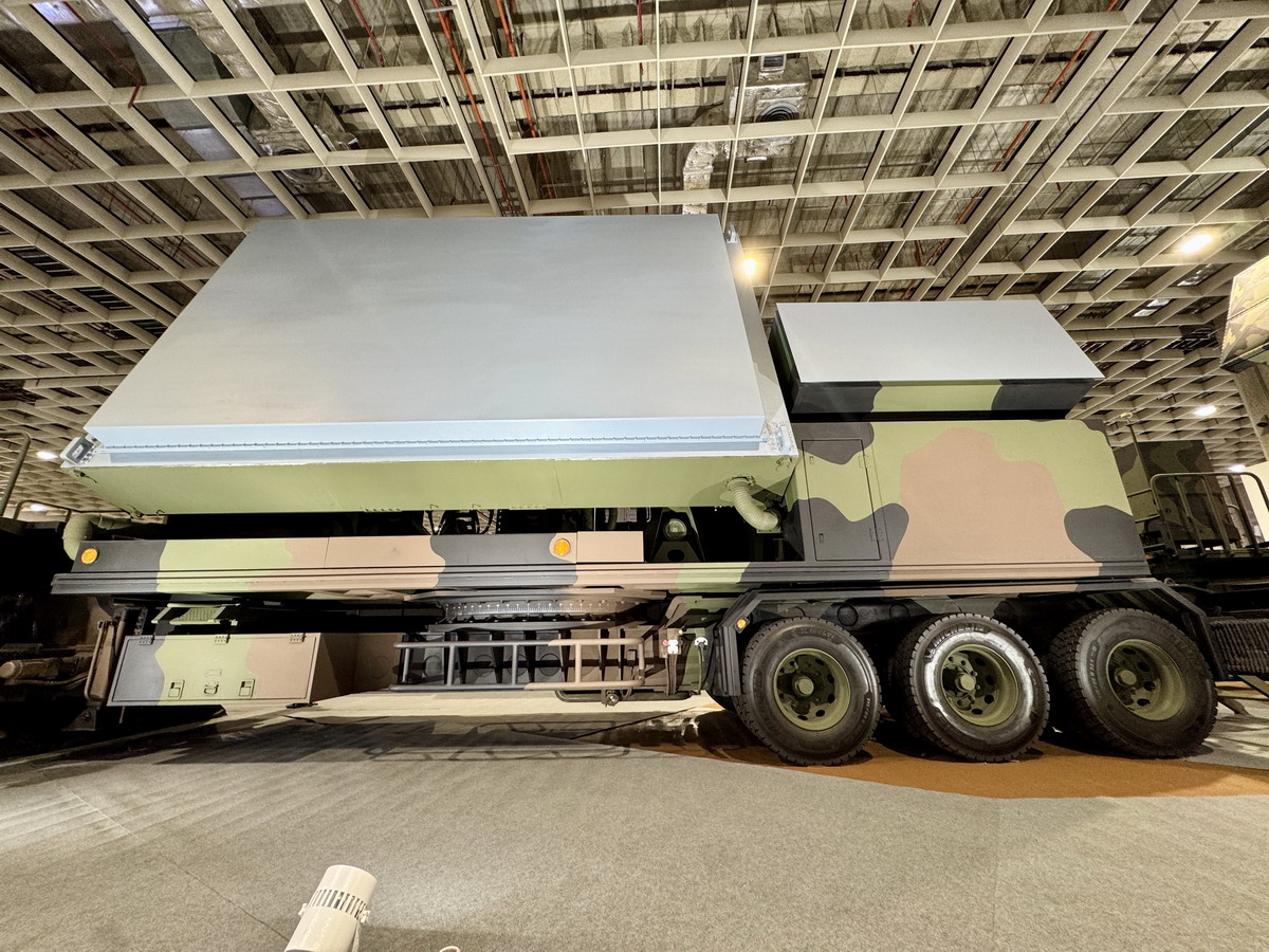 【軍事展覽】台北國際航太暨國防工業展 TADTE 2025：M1A2T戰車、HIMARS海馬斯火箭車、強弓戰術導彈、無人機、無人艇，近年最精彩的國防展 7083
