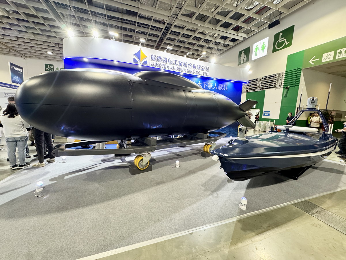 【軍事展覽】台北國際航太暨國防工業展 TADTE 2025：M1A2T戰車、HIMARS海馬斯火箭車、強弓戰術導彈、無人機、無人艇，近年最精彩的國防展 7083