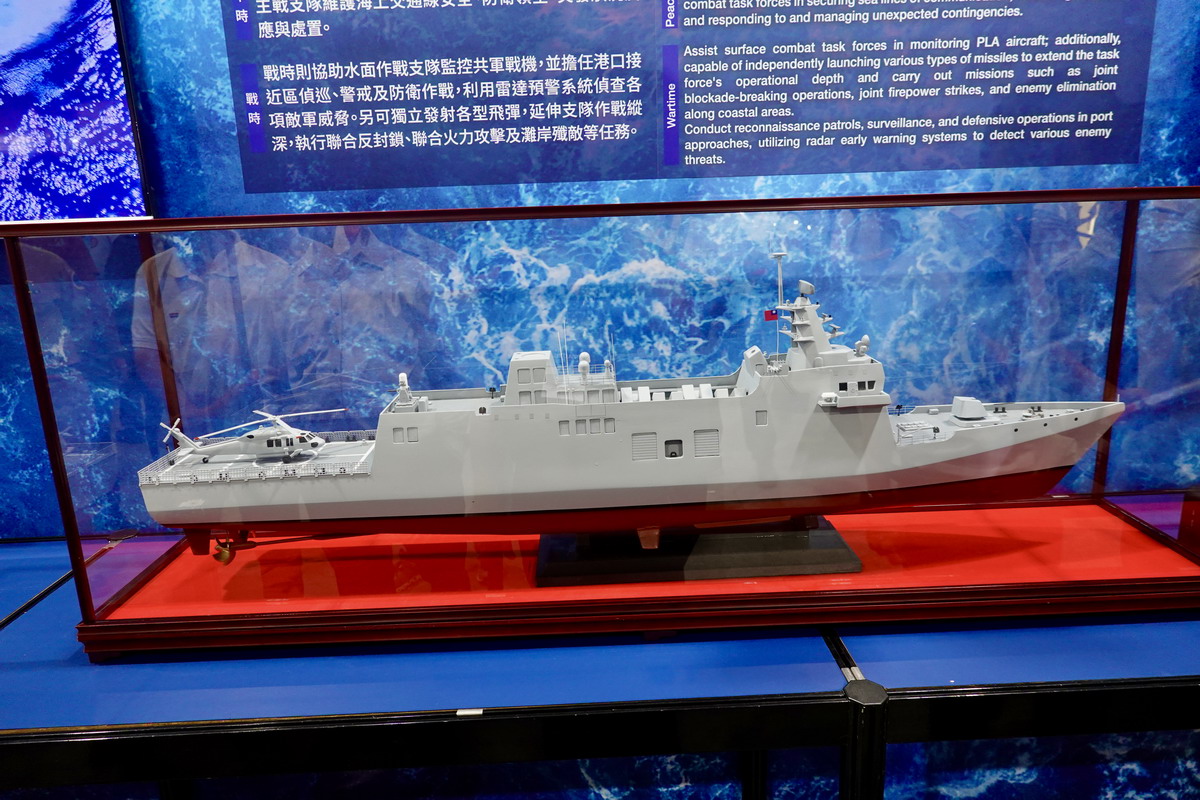 【軍事展覽】台北國際航太暨國防工業展 TADTE 2025：M1A2T戰車、HIMARS海馬斯火箭車、強弓戰術導彈、無人機、無人艇，近年最精彩的國防展 7083