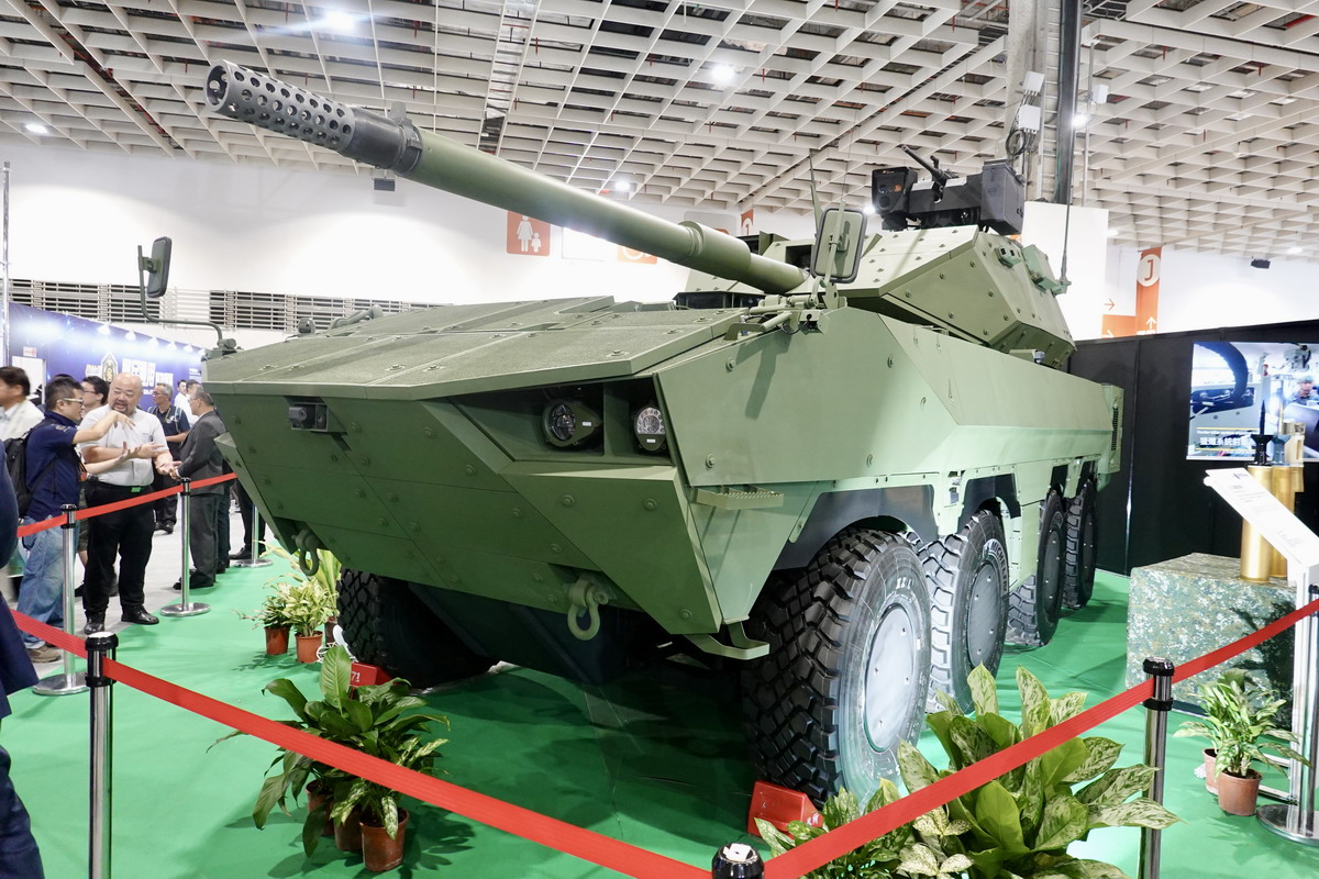 【軍事展覽】台北國際航太暨國防工業展 TADTE 2025：M1A2T戰車、HIMARS海馬斯火箭車、強弓戰術導彈、無人機、無人艇，近年最精彩的國防展 7083