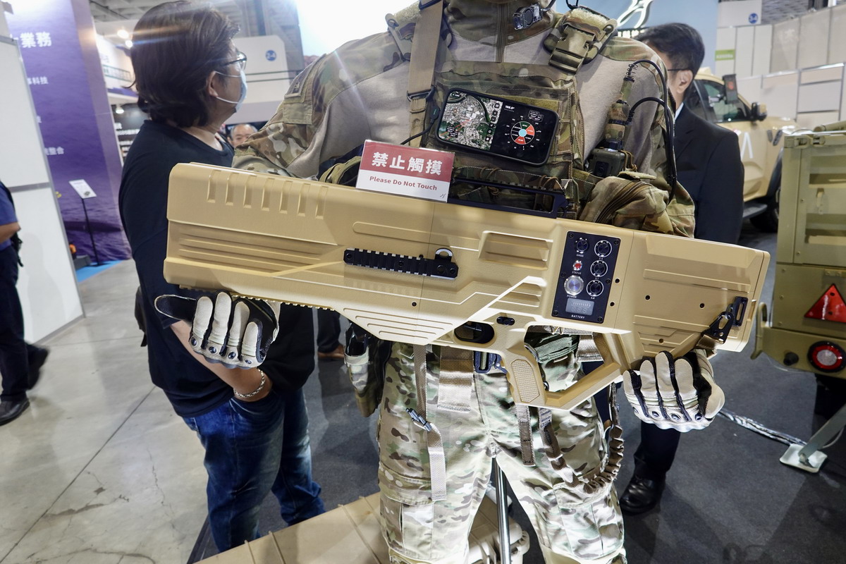 【軍事展覽】台北國際航太暨國防工業展 TADTE 2025：M1A2T戰車、HIMARS海馬斯火箭車、強弓戰術導彈、無人機、無人艇，近年最精彩的國防展 7083