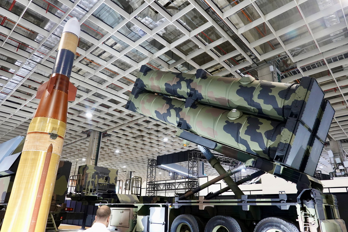 【軍事展覽】台北國際航太暨國防工業展 TADTE 2025：M1A2T戰車、HIMARS海馬斯火箭車、強弓戰術導彈、無人機、無人艇，近年最精彩的國防展 7083